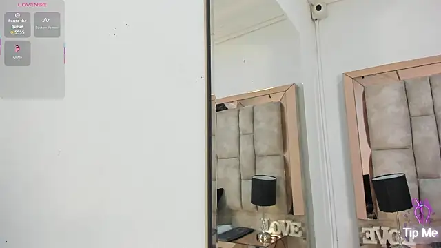 Titan Moreno  online show from March 25, 12:00 pm