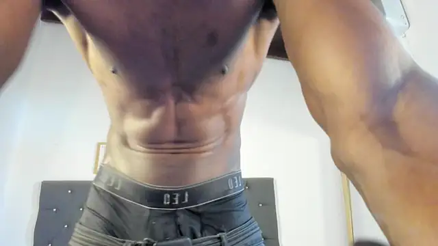 Snapshot of Titan_Moreno_ chatting on May 11, 12:44 pm Titan Moreno online show from May 11, 12:44 pm