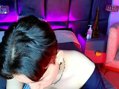 hollannd  online show from April 14, 2:23 pm