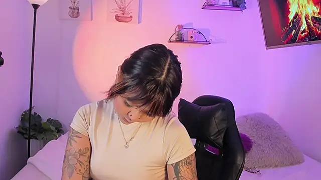 AlaiaRogers online show from April 16, 10:38 am