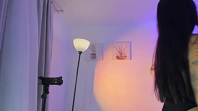 AlaiaRogers online show from April 23, 10:25 am