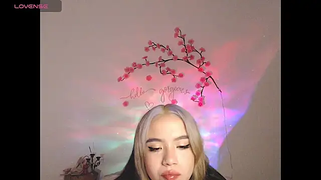 Snapshot of sweet_molly420 chatting on June 1, 8:10 pm sweet molly420 online show from June 1, 8:10 pm