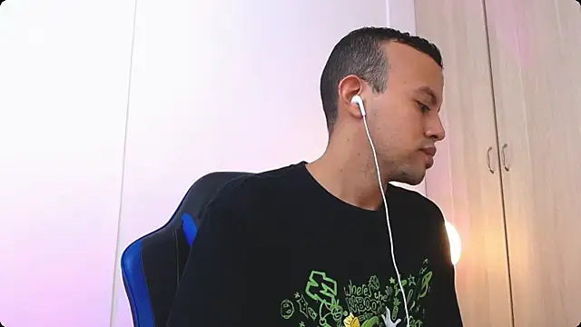 Snapshot of Damian_Wish chatting on March 11, 7:42 pm Damian Wish online show from March 11, 7:42 pm