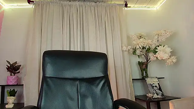 Snapshot of Andrejoness chatting on July 23, 1:58 am Andrejoness online show from July 23, 1:58 am