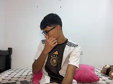 DeividBigCock23 online show from March 26, 6:35 pm