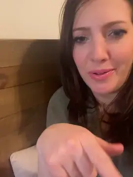 hollyharmd online show from February 28, 7:42 am