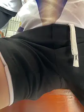 hoang15075 online show from March 18, 1:09 am