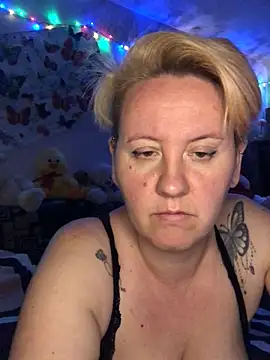 Snapshot of SofiaAmour chatting on April 18, 7:58 pm SofiaAmour online show from April 18, 7:58 pm