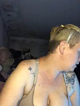 Snapshot of SofiaAmour chatting on June 16, 6:43 pm SofiaAmour online show from June 16, 6:43 pm