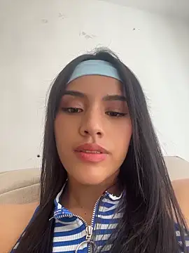 Mia-villalobos online show from June 12, 3:00 pm