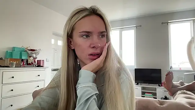 Snapshot of Naughtyblondex chatting on June 29, 10:48 am Naughtyblondex online show from June 29, 10:48 am