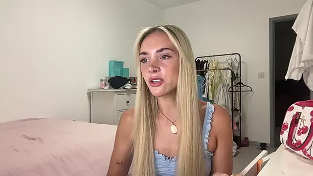 Snapshot of Naughtyblondex chatting on July 15, 10:48 pm Naughtyblondex online show from July 15, 10:48 pm