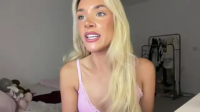 Snapshot of Naughtyblondex chatting on July 30, 9:58 pm Naughtyblondex online show from July 30, 9:58 pm