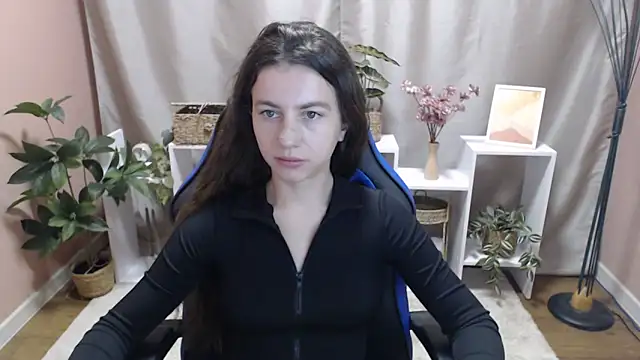 Snapshot of MistyBree chatting on April 27, 8:45 am MistyBree online show from April 27, 8:45 am