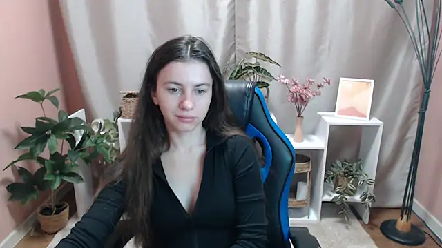 Snapshot of MistyBree chatting on May 4, 8:10 am MistyBree online show from May 4, 8:10 am