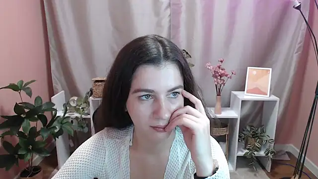 Snapshot of MistyBree chatting on May 13, 8:01 am MistyBree online show from May 13, 8:01 am