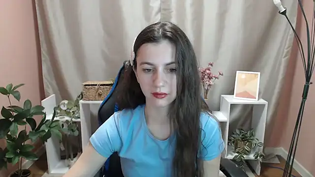 Snapshot of MistyBree chatting on May 14, 8:10 am MistyBree online show from May 14, 8:10 am
