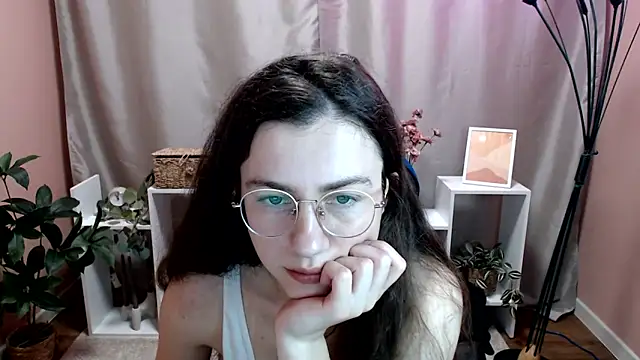 Snapshot of MistyBree chatting on May 22, 8:21 am MistyBree online show from May 22, 8:21 am