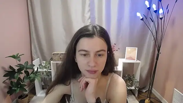 Snapshot of MistyBree chatting on May 28, 8:22 am MistyBree online show from May 28, 8:22 am