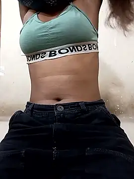 Olivia 101 online show from March 8, 1:25 am