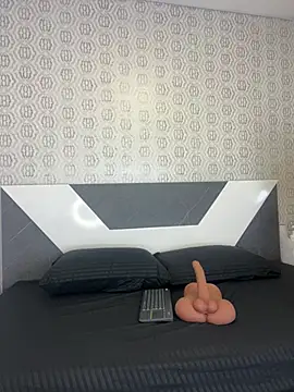 Lulu Mei  online show from April 2, 11:30 am