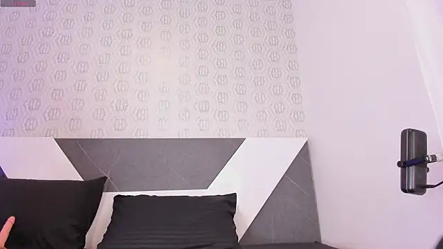 Lulu Mei  online show from April 4, 11:29 am