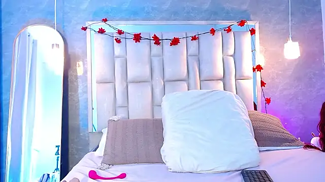 Bella-Sanders online show from March 13, 12:12 pm