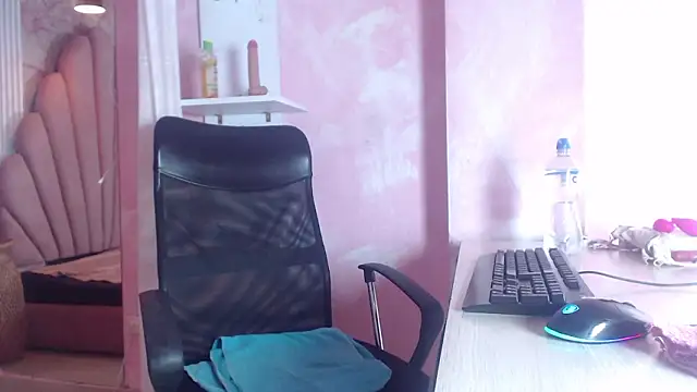 Siena Bouer online show from March 15, 3:45 am