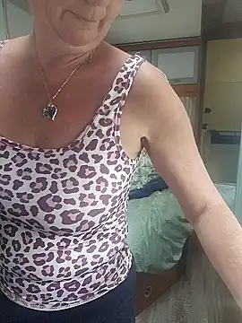 lescoquinsdu40 online show from April 23, 8:24 am