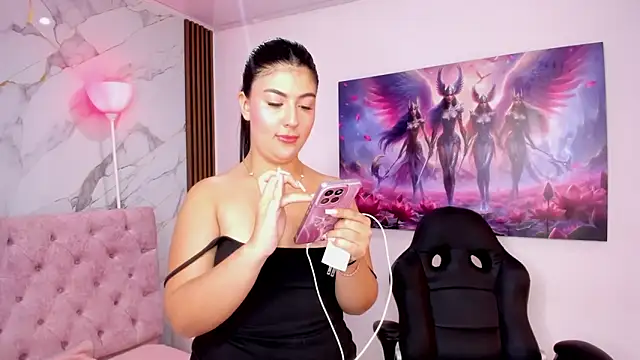 AbrilQuintana  online show from March 31, 11:32 am