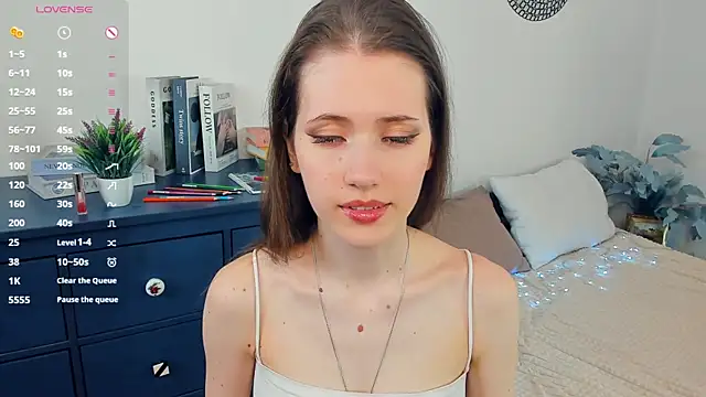 OdiIiaChavarria online show from April 21, 1:06 pm