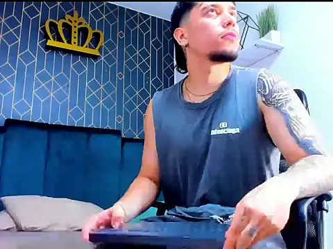 maximo-lane online show from March 7, 11:24 pm