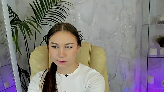 OliviaLang online show from March 4, 11:16 am