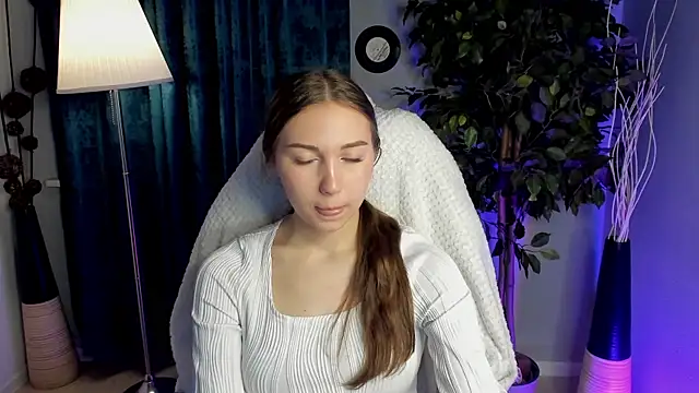 OliviaLang online show from March 9, 11:03 am