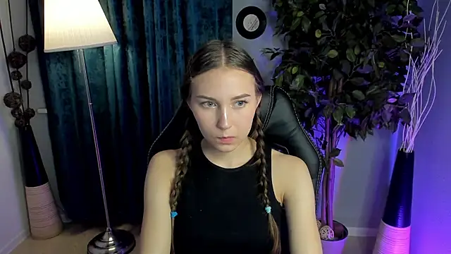 OliviaLang online show from March 10, 11:59 am