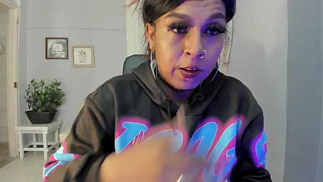 Nahomy Collins  online show from April 2, 8:06 pm