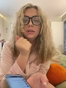 imkhloe online show from March 27, 10:42 pm