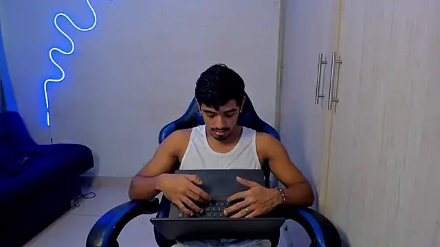 jossi12345j online show from April 12, 1:49 pm