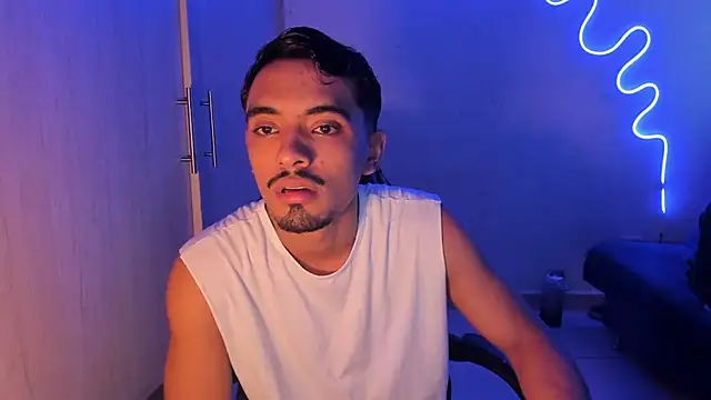 jossi12345j online show from April 21, 2:34 pm