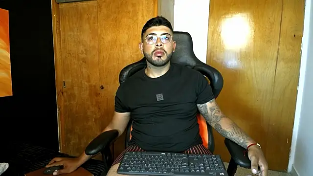 Snapshot of ashwin_koch chatting on March 6, 11:34 pm ashwin koch online show from March 6, 11:34 pm