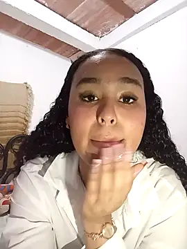 kiaria Glow online show from March 3, 10:37 pm