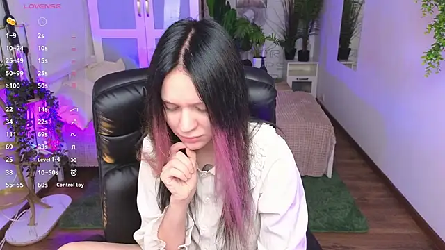 kittenlolla online show from March 31, 5:30 am