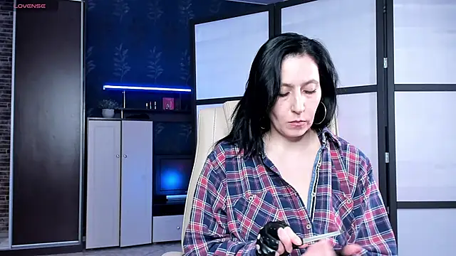 Lucky Milf online show from April 4, 3:42 pm