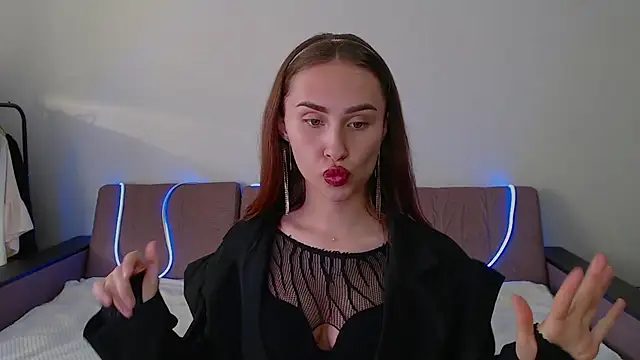 yourameliaa online show from April 20, 2:42 pm