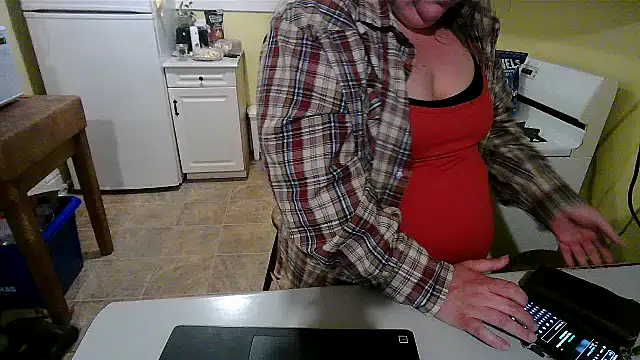 smalltowntrouble online show from May 24, 1:43 am