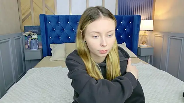 Tessa Cross online show from March 7, 5:37 am