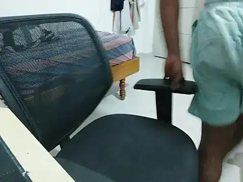 Snapshot of kratosTheHunk chatting on May 12, 7:00 pm kratosTheHunk online show from May 12, 7:00 pm