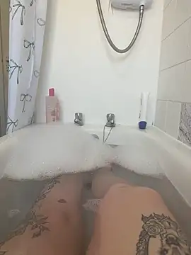 BeeMay22 online show from March 22, 10:40 am