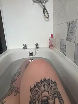 BeeMay22 online show from March 25, 2:01 pm