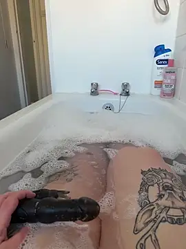 BeeMay22 online show from March 26, 12:33 pm